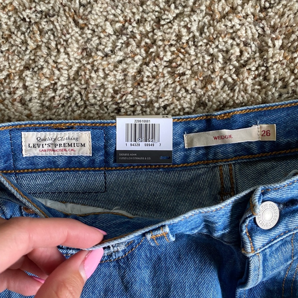 NEW Levi’s Women’s Wedgie Jeans - Picture 8 of 8